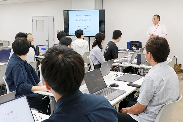 卒業後の活躍をみすえた就職支援